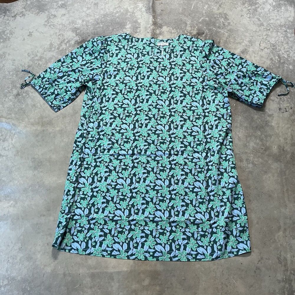 Estelle Dress Womens Size 3X/24W Green Floral Short Sleeve Knee Length
